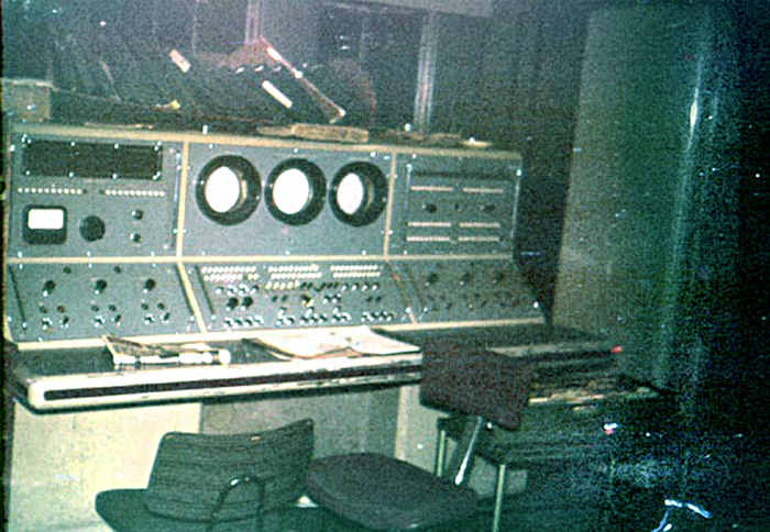 LEO II/9 A  Busy Control Desk?